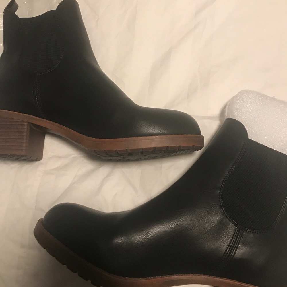 brand new black boots! 🖤